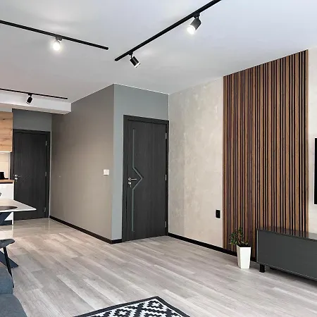 A-brilliant, New! Spacious & Modern In Whit Garage Apartment *