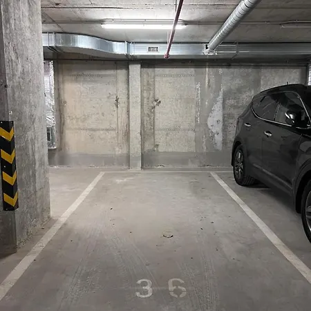 Apartment A-brilliant, New! Spacious & Modern In Whit Garage