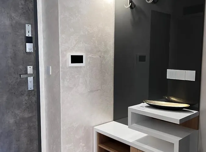 A-brilliant, New! Spacious & Modern In Whit Garage Апартаменты *