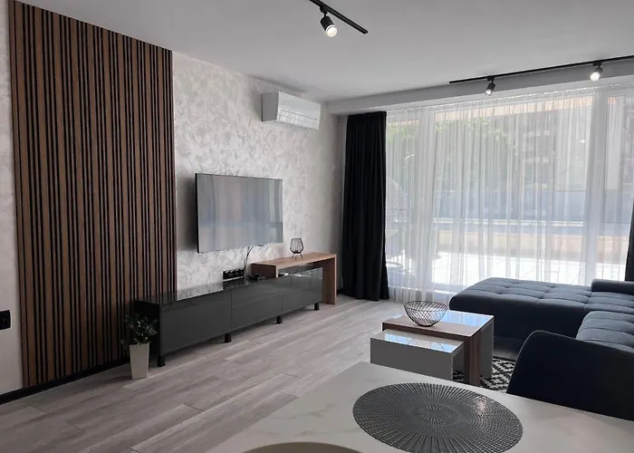 A-brilliant, New! Spacious & Modern In Whit Garage *