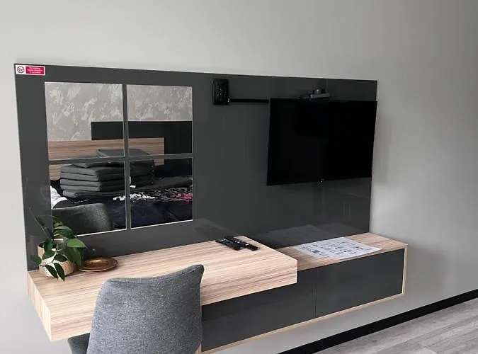 A-brilliant, New! Spacious & Modern In Whit Garage *