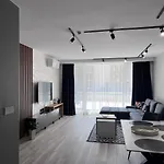A-brilliant, New! Spacious & Modern In Whit Garage