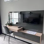 A-brilliant, New! Spacious & Modern In Whit Garage