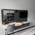 A-brilliant, New! Spacious & Modern In Whit Garage *