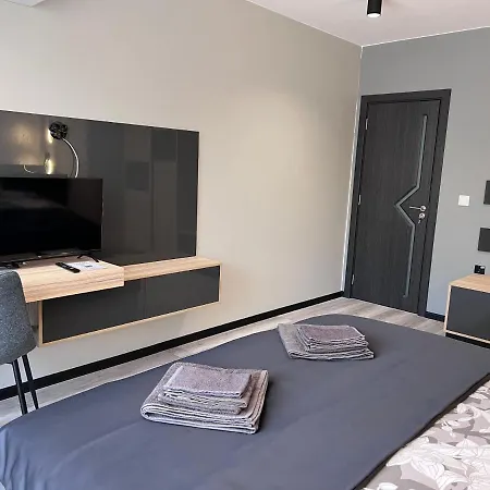 Daire A-brilliant, New! Spacious & Modern In Whit Garage