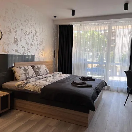 A-brilliant, New! Spacious & Modern In Whit Garage Apartment Varna