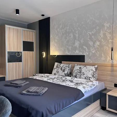 A-brilliant, New! Spacious & Modern In Whit Garage Appartamento Varna