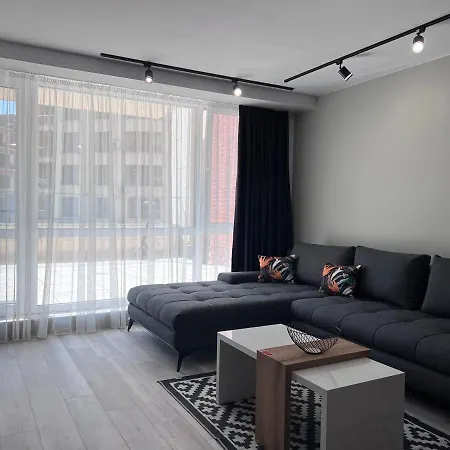 Apartment A-brilliant, New! Spacious & Modern In Whit Garage