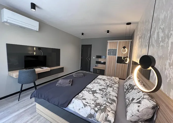 Apartment A-brilliant, New! Spacious & Modern In Whit Garage